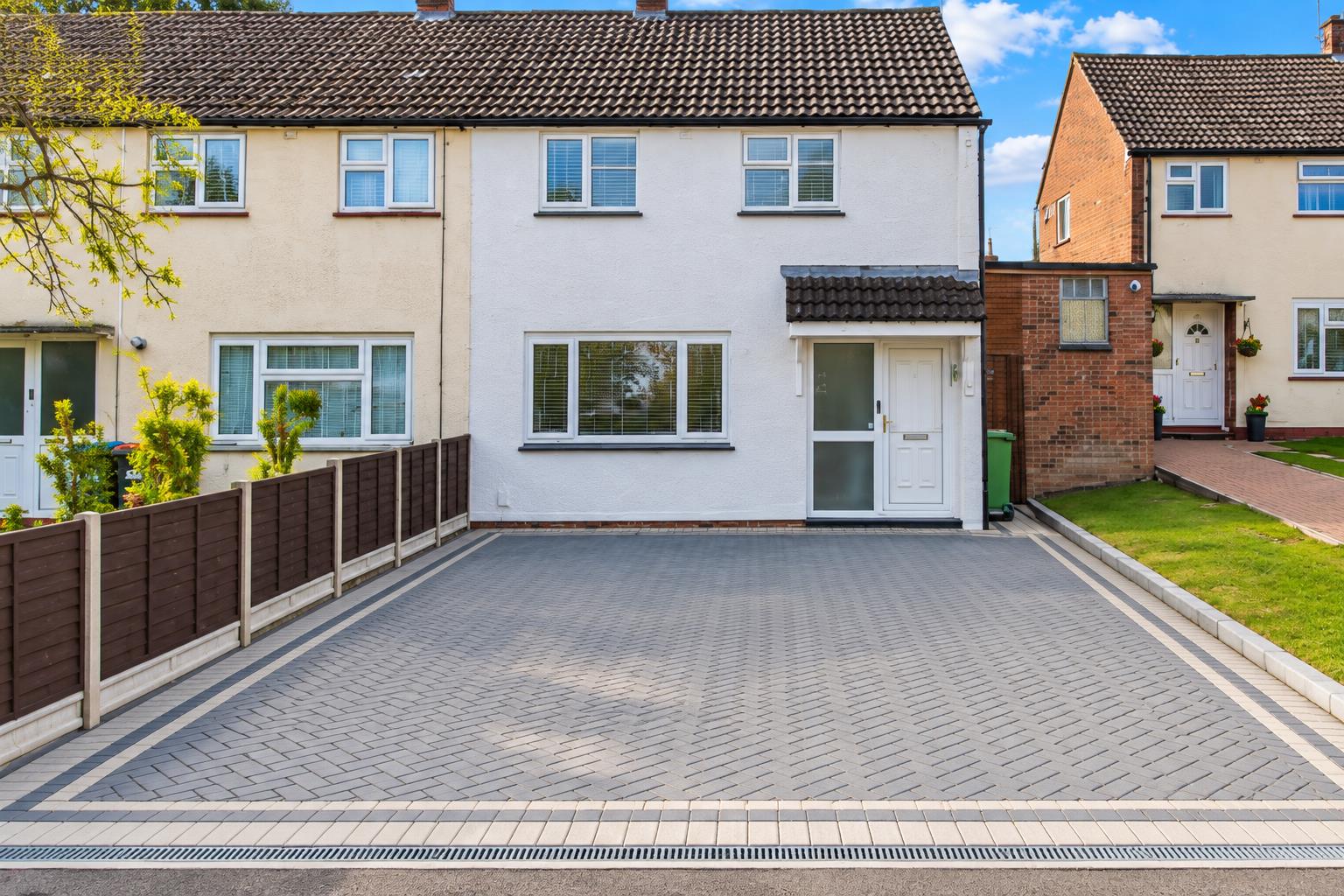 2 bed property in Warwick Road, Milton Keynes